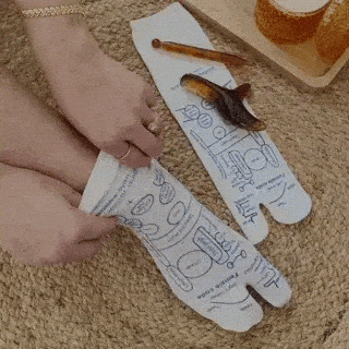 kit reflexologia podal: meias com mapa e massageador terapêutico