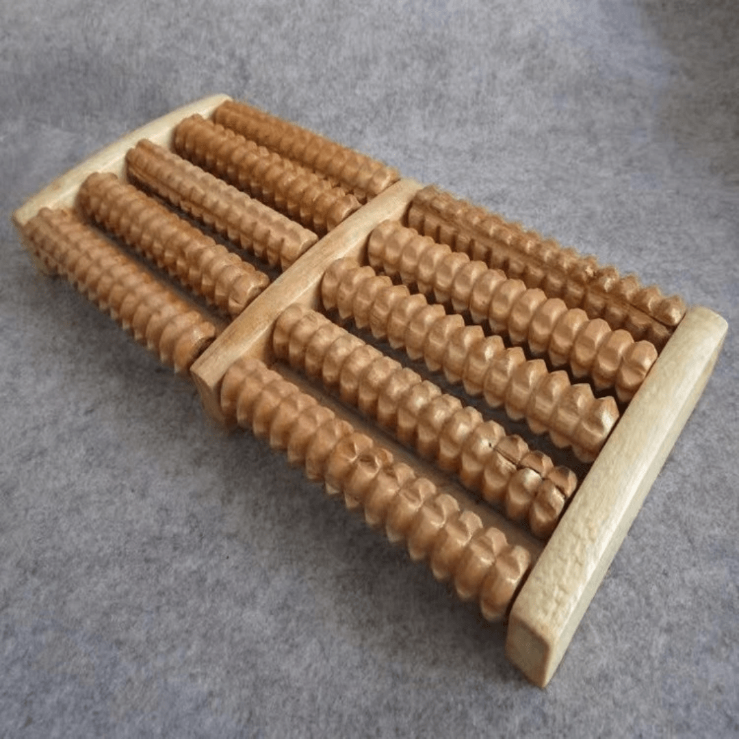 Massageador de Pés em Madeira Natural – Alívio Ergonômico e Portátil