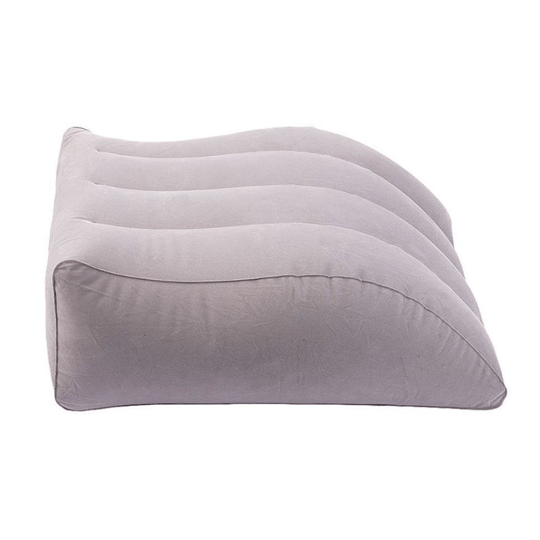 Apoio Inflável para Pés Aveludado – Conforto e Circulação em Viagens